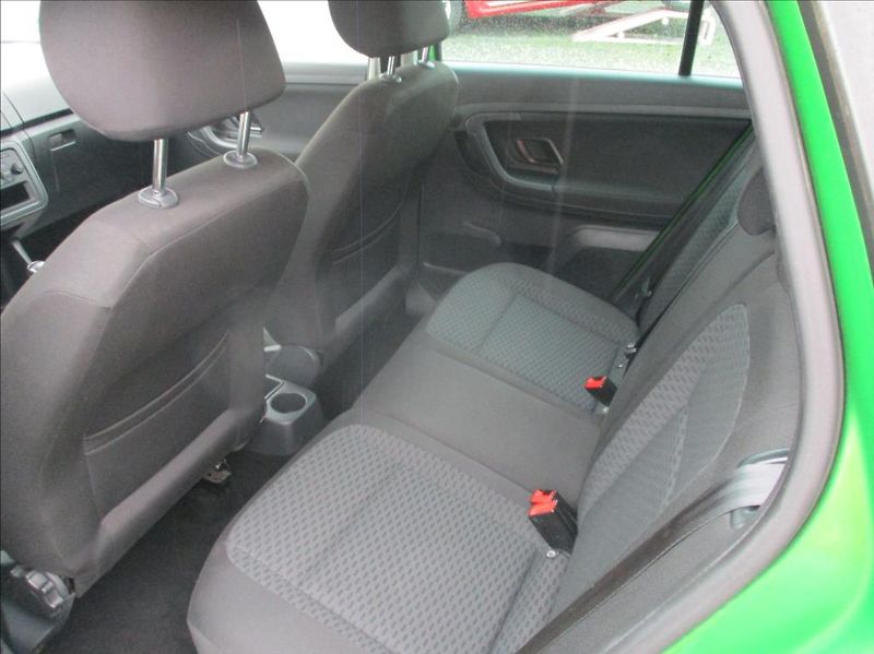 Škoda Fabia 1,2 TSI, klima, serv. kniha, - fotka 14 z 39