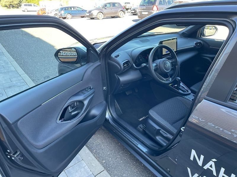 Toyota Yaris Cross MY25 1.5 HEV Style - fotka 13 z 29