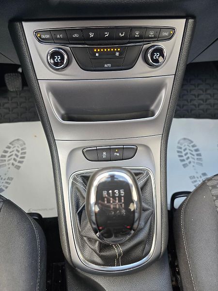 Opel Astra 81kW ENJOY DIGIKLIMA - fotka 20 z 32