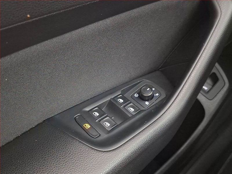 Volkswagen Passat (2019) 2.0 TDI, Automat, Navi - fotka 21 z 22