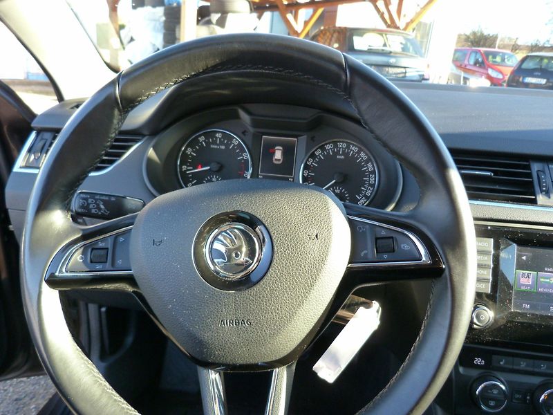 Škoda Octavia 1.4 TSI auto klima - fotka 26 z 26