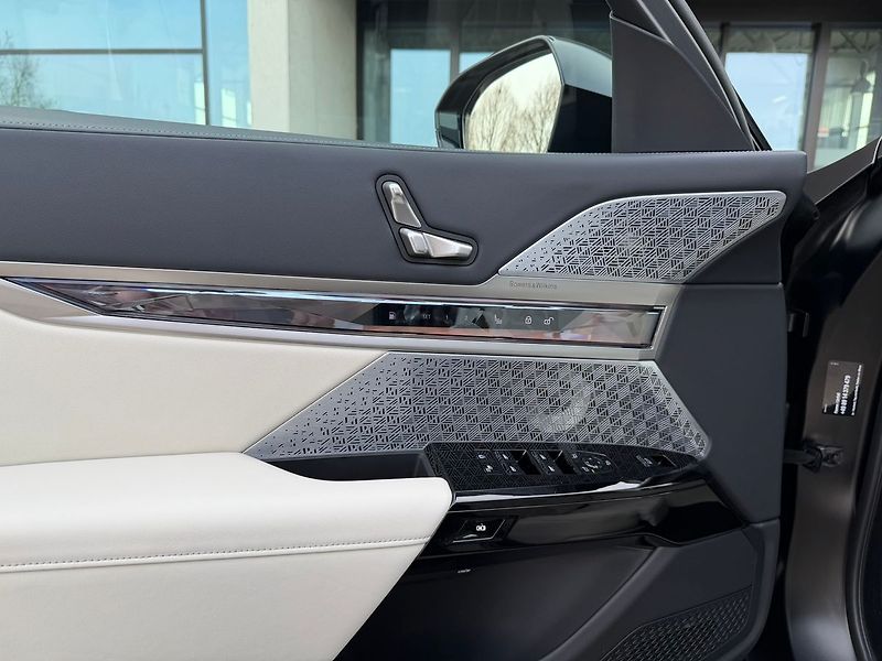 BMW Řada 7 750e xDrive 07/2025 TV - fotka 17 z 31