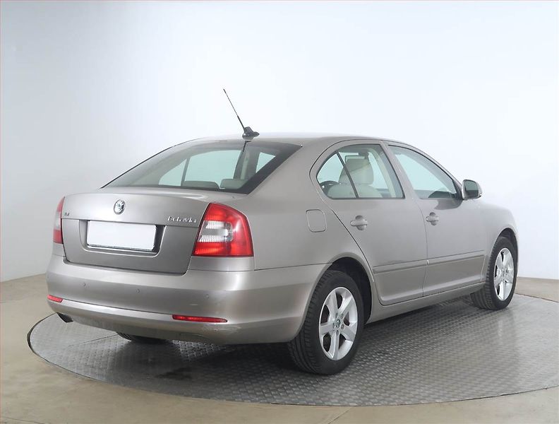 Škoda Octavia (2012) Ambition 2.0 TDI, Automat - fotka 5 z 17