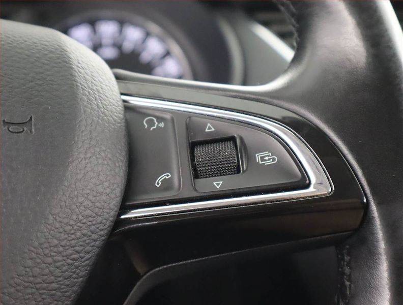 Škoda Octavia (2014) Style 1.6 TDI, Xenony - fotka 18 z 22