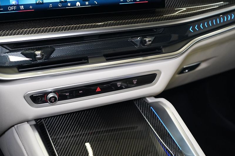 BMW X6 30d xDrive, Vzudch, Masáž - fotka 37 z 48