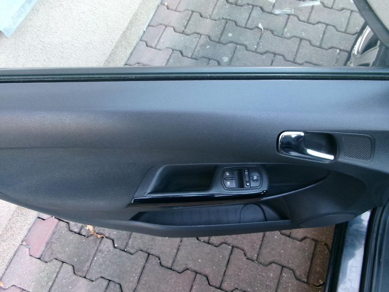 Opel Corsa (2013) 1,2 16V AC BT USB TEMP - fotka 25 z 41
