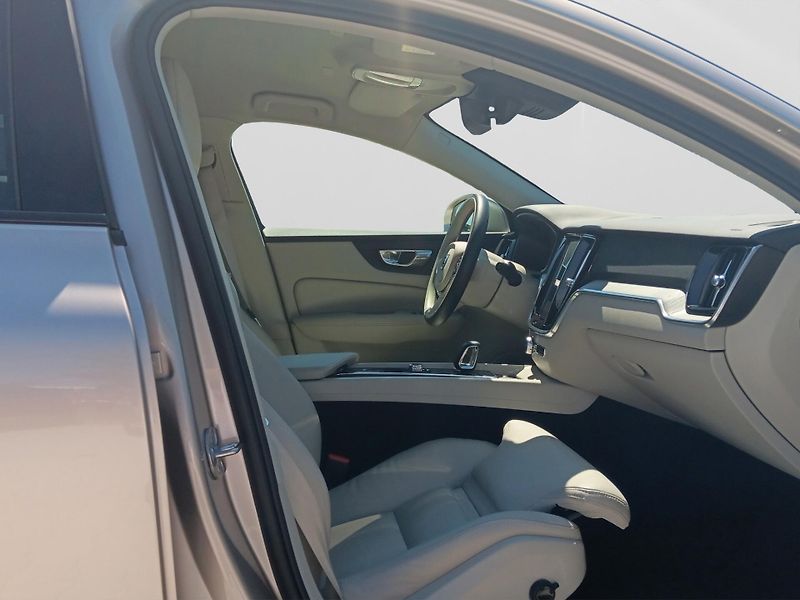 Volvo V60 (2023) CC B4 PLUS MHEV Diesel - fotka 13 z 14