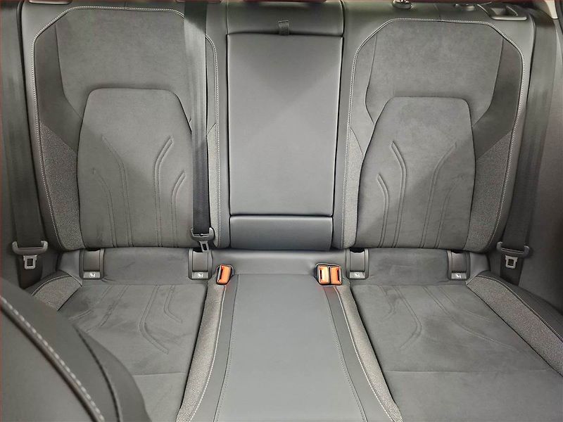 Volkswagen Golf (2024) 1.5 eTSI - fotka 10 z 22