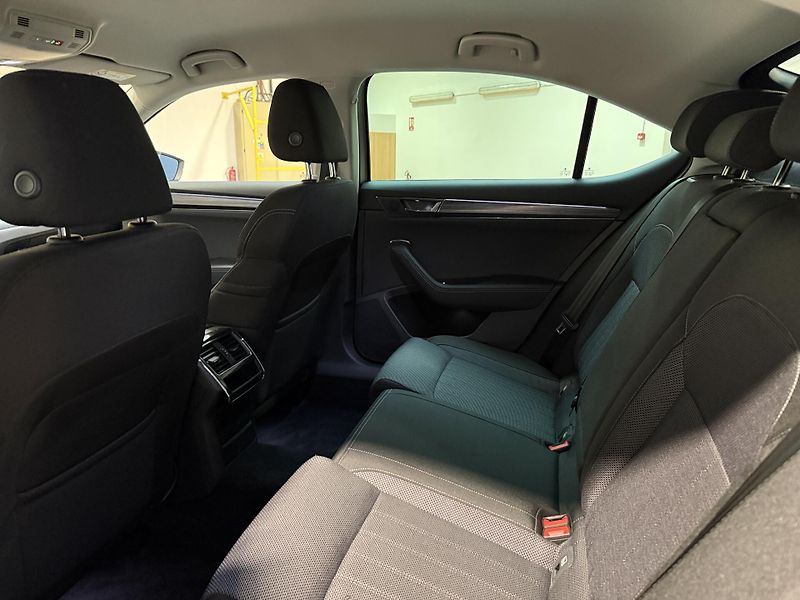 Škoda Superb 2.0 TDI 110kW Style DSG - fotka 12 z 14