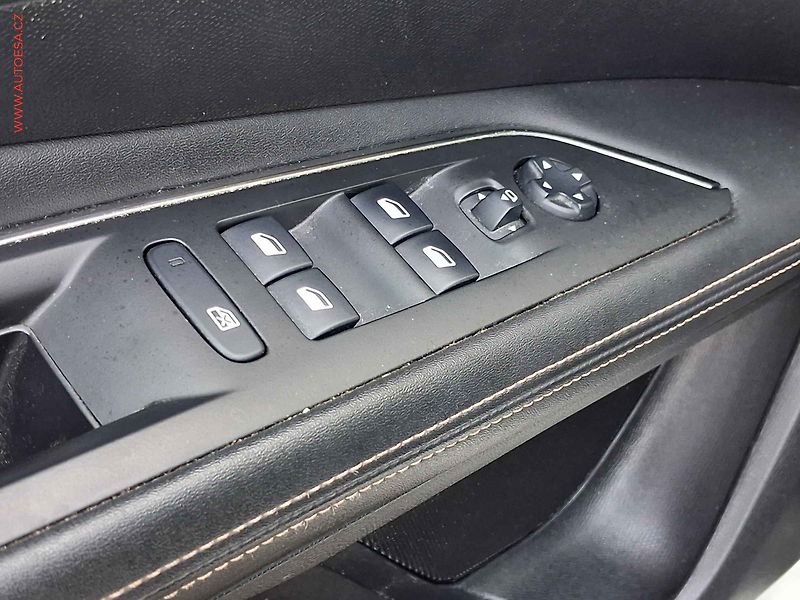 Peugeot 3008 (2020) 2.0 HDi, GT, AT, +ALU, panor - fotka 11 z 24