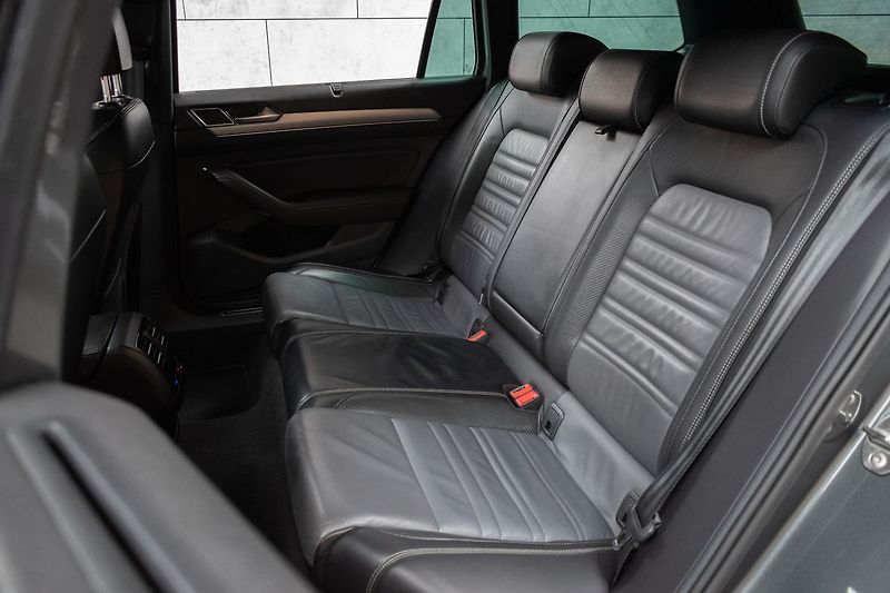 Volkswagen Passat 2.0 Bi-TDI R-LINE*N.TOPENÍ*ACC - fotka 14 z 40