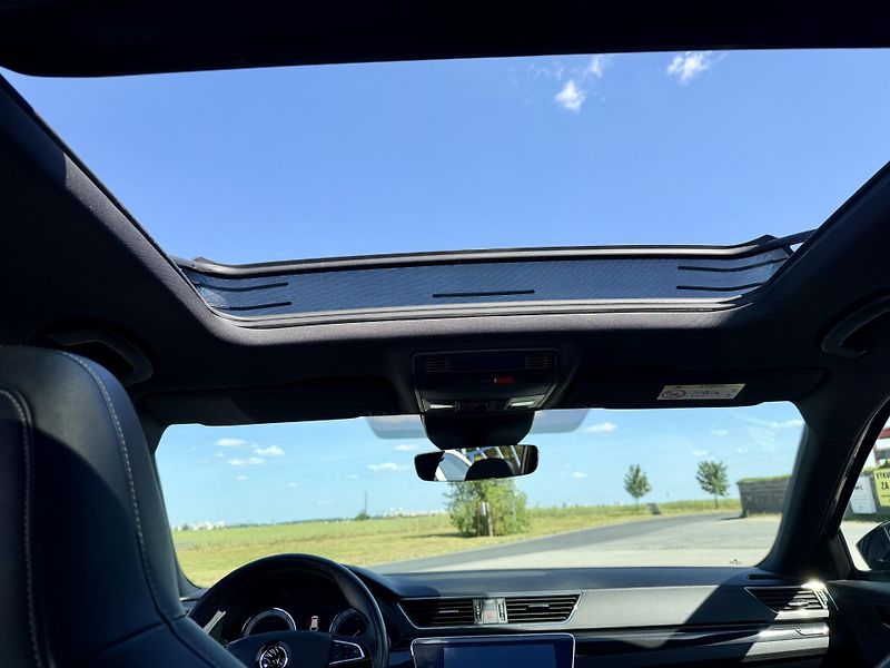 Škoda Superb (2018) 2.0 TDI 140kW DSG 4x4 SPORT!!! - fotka 27 z 32