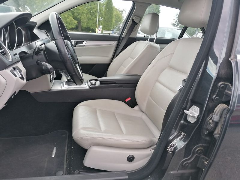 Mercedes-Benz Třídy C (2011) 300 CDi 4Matic,ČR. 1.majitel - fotka 9 z 23