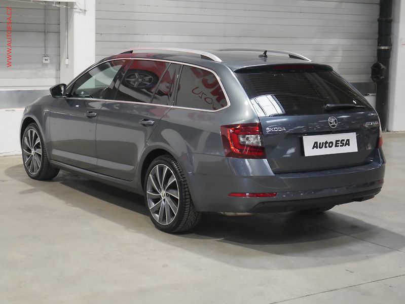 Škoda Octavia (2018) 2.0TSi, ČR, L&K, DSG, LED - fotka 6 z 24
