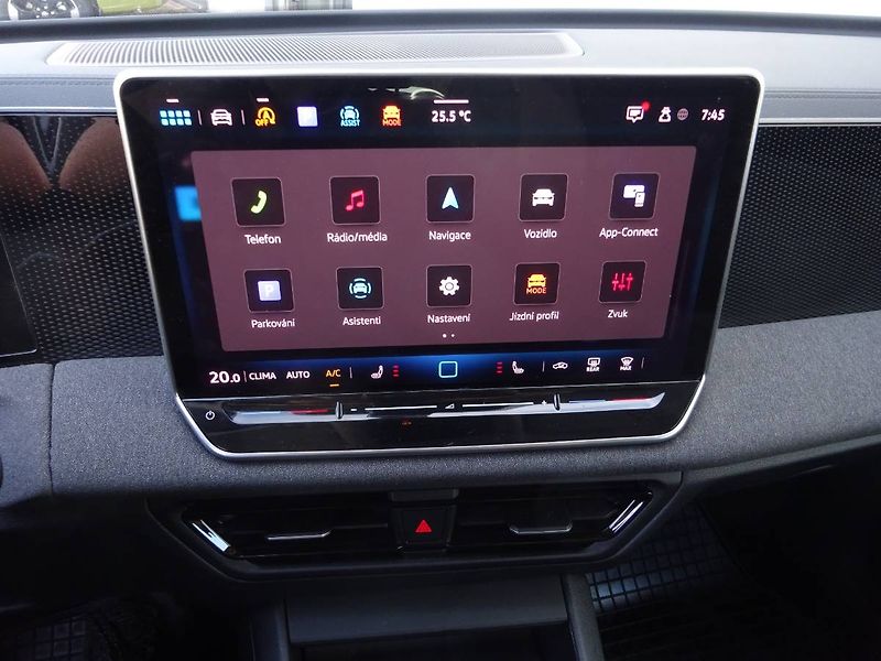 Volkswagen Tiguan (2024) 1,5 eTSI/96 kW MHEV - fotka 22 z 27