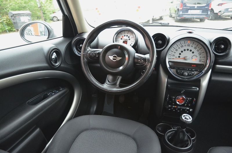 Mini Countryman (2013) 1.6D 66kW / STK 03/2028 - fotka 18 z 29