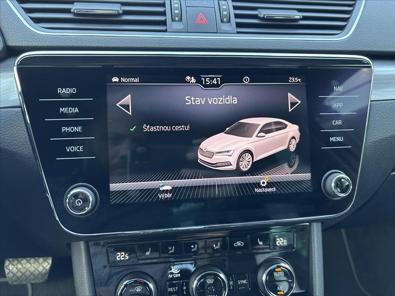 Škoda Superb 2,0 TDi AT Style SERVIS - fotka 23 z 43
