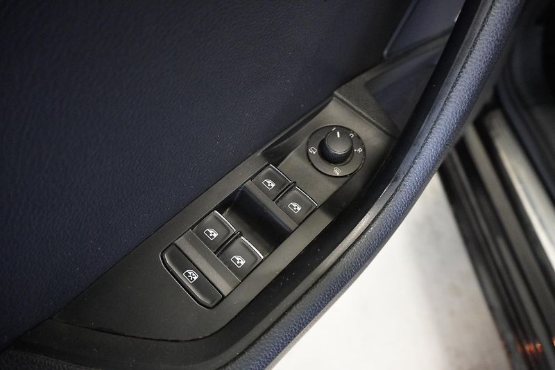 Škoda Superb 2,0 TDI 110kW - fotka 14 z 32
