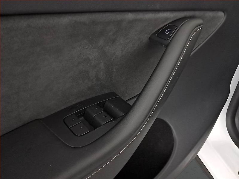 Tesla Model Y (2022) Long Range AWD 79kWh, SoH 91% - fotka 18 z 23