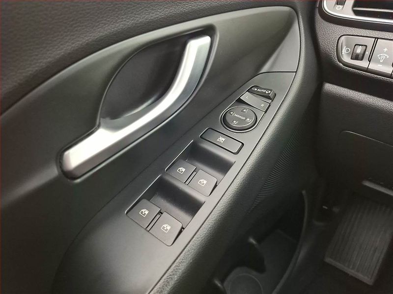 Hyundai i30 (2019) 1.4 T-GDI, Automat, Serv.kniha - fotka 23 z 23