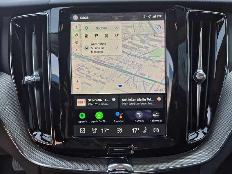 Volvo XC60 B4 AWD Plus Dark - fotka 18 z 19