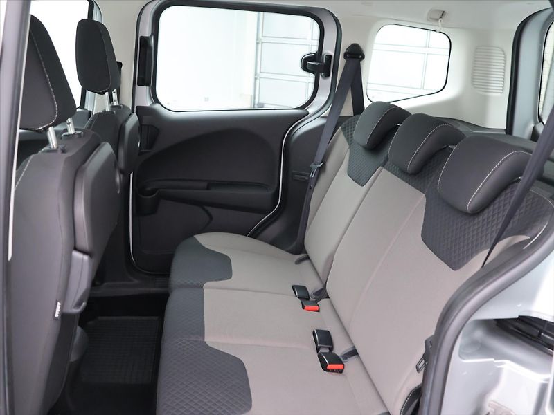 Ford Tourneo Courier 1,0 EB 74kW Titanium CZ 1.Maj. - fotka 14 z 34
