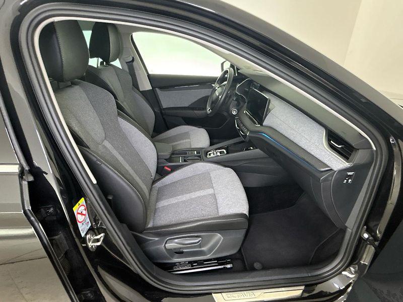 Škoda Octavia Top Selection DSG - fotka 9 z 29