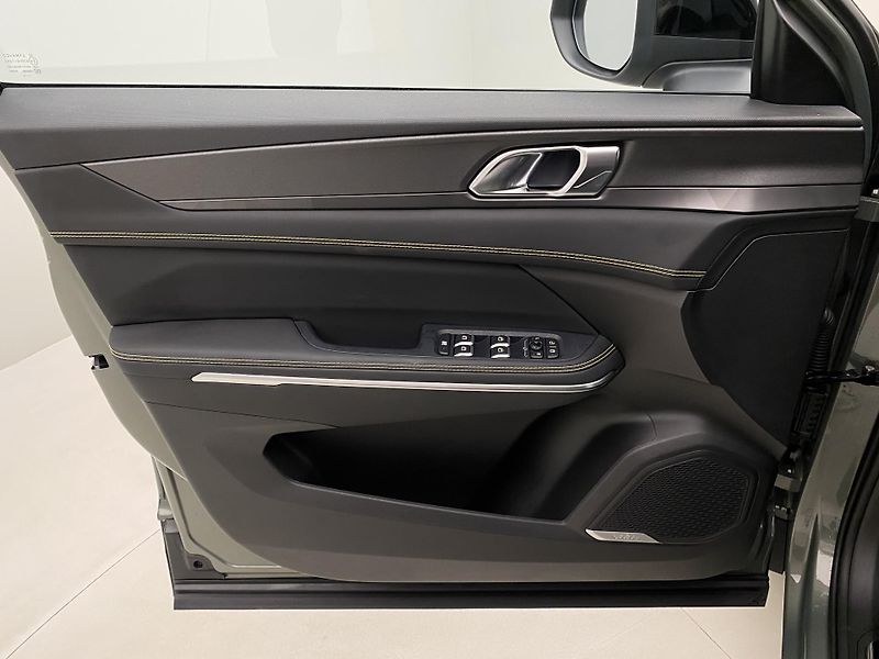 Lynk & Co 01 (2025) 01 MORE PHEV DEMO - fotka 6 z 102