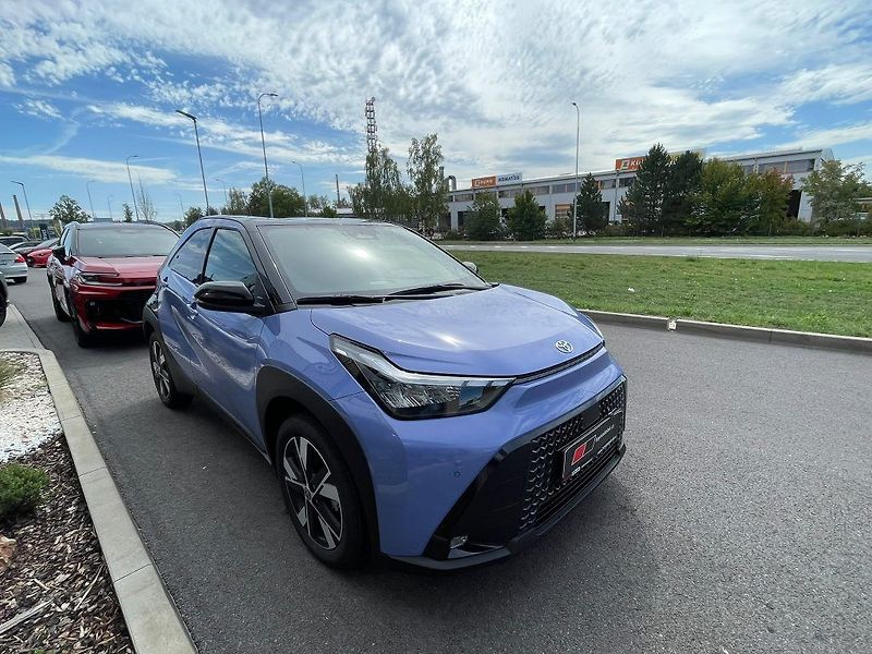 Toyota Aygo 1.5 Hybrid automat Style Smart - fotka 17 z 27