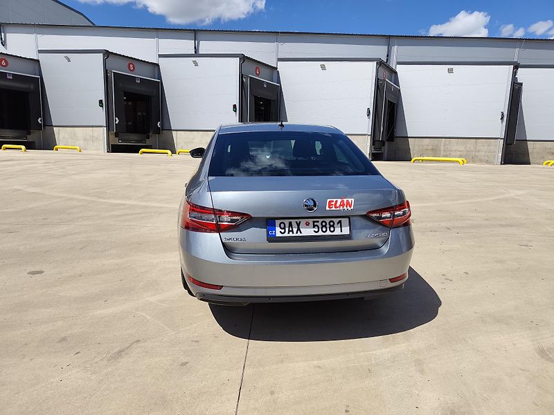 Škoda Superb (2018) Vozidlo je v perfektním stavu - fotka 7 z 18
