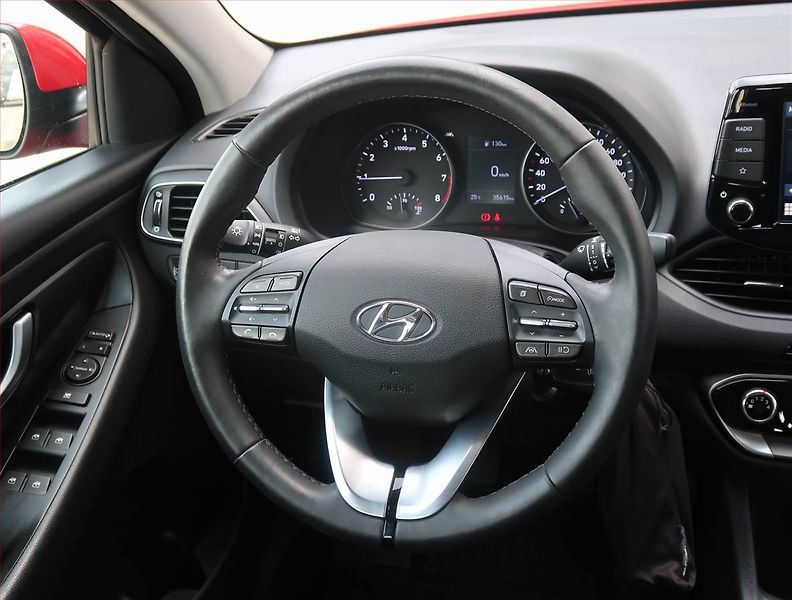 Hyundai i30 (2022) 1.0 T-GDI, ČR,1.maj - fotka 15 z 21