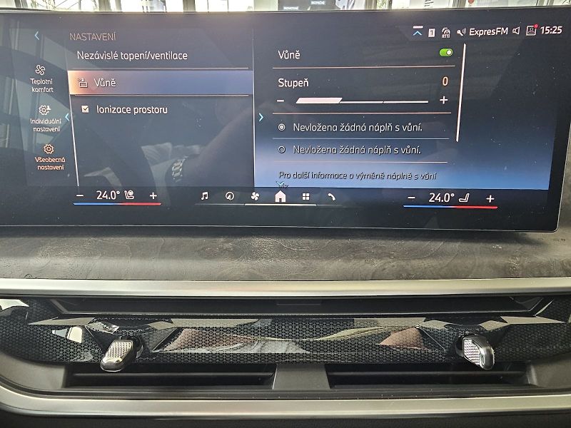 BMW X5 xDrive40d - fotka 30 z 36
