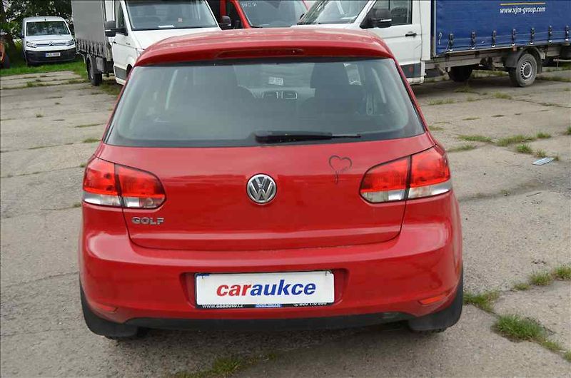 Volkswagen Golf (2013) 1,2 TSI - fotka 5 z 21