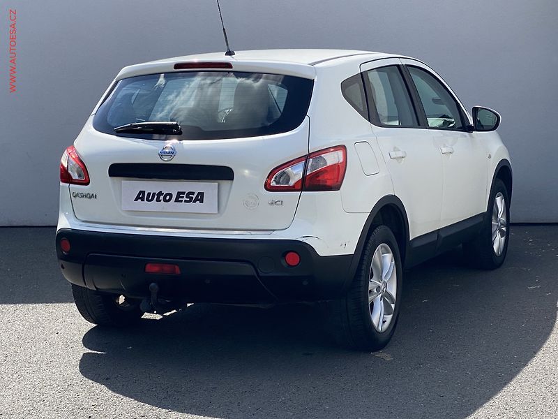Nissan Qashqai (2011) 1.5dCi, Acenta, TZ - fotka 4 z 16