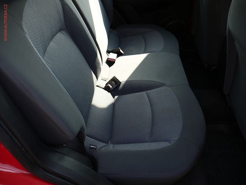 Nissan Qashqai (2009) 1.6i, ČR, AC, park.asist - fotka 10 z 15
