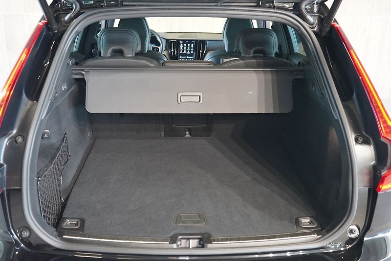 Volvo XC60 T8 PLUS Black Edition, 360°,HK - fotka 14 z 47