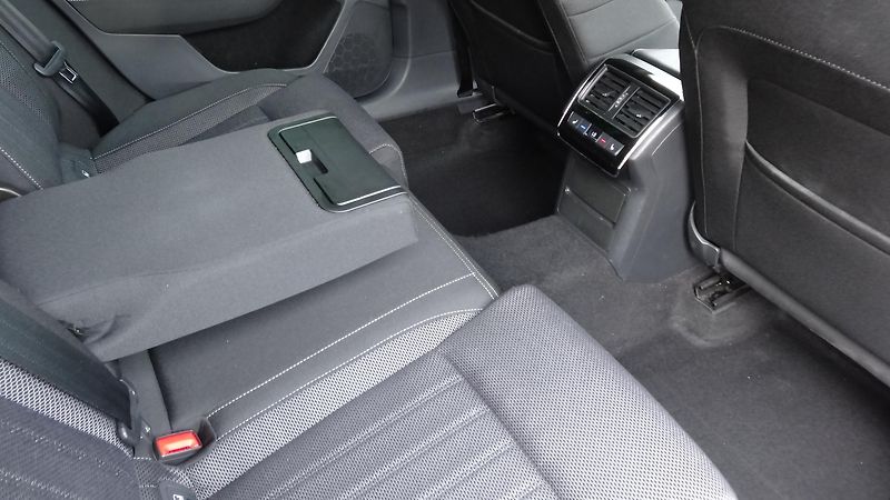 Škoda Superb Kombi 2.0TDi DSG Style plus - fotka 7 z 40