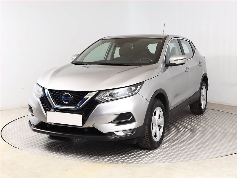 Nissan Qashqai (2021) 1.3 DIG-T, Tempomat - fotka 2 z 14