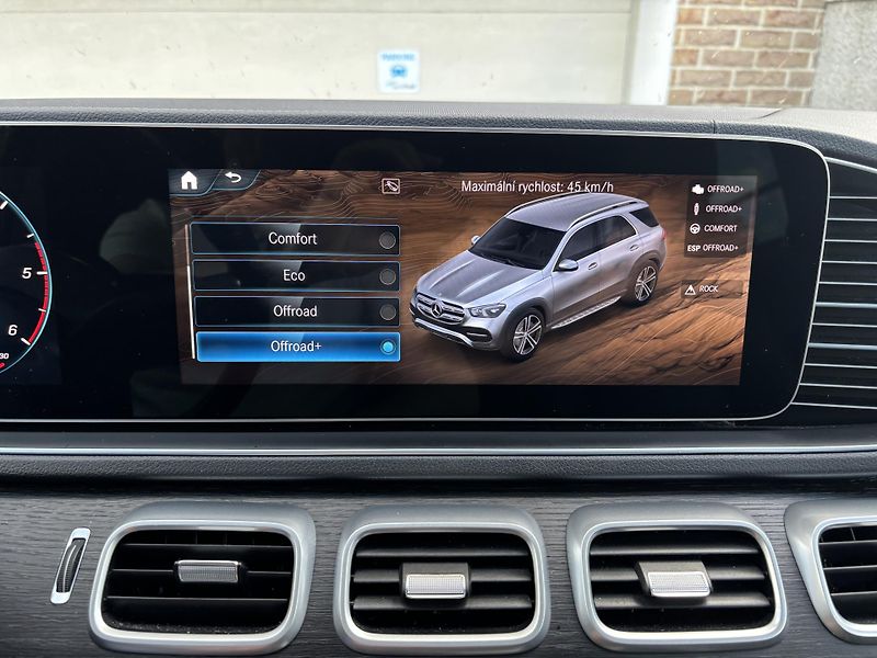 Mercedes-Benz GLE (2023) 400d 4MATIC 9GTRONIC AMG Paket - fotka 115 z 166
