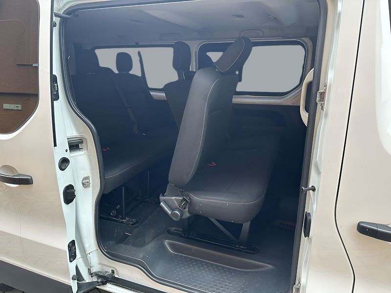 Renault Trafic 1.6dCi 92kW 9 míst - fotka 18 z 20