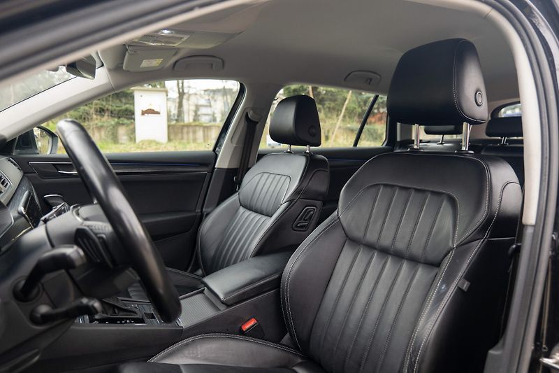 Škoda Superb TDI 110 kW Kůže Matrix Canton - fotka 12 z 38