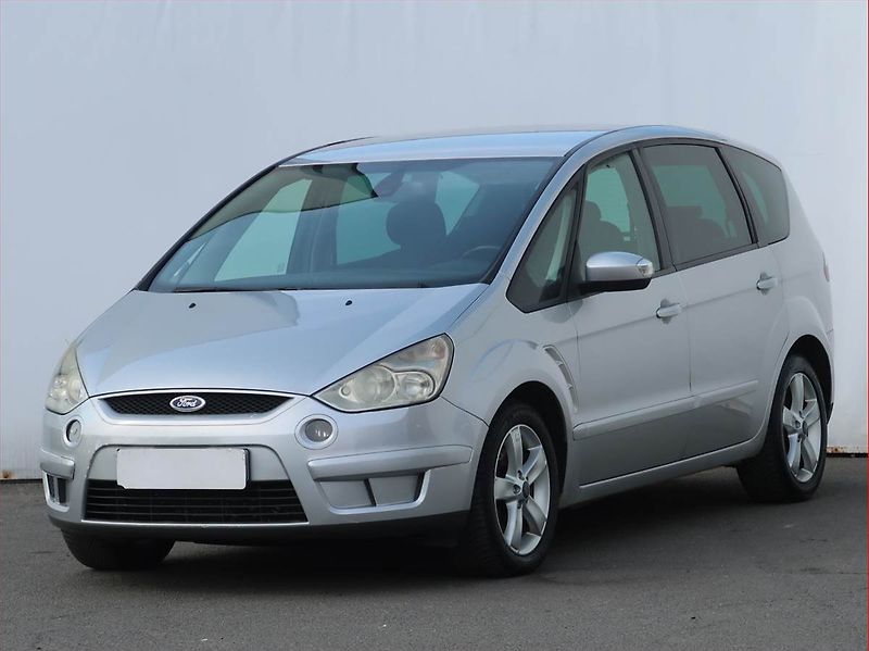 Ford S-MAX (2007) Trend 1.8 TDCi, 7 míst - fotka 2 z 17