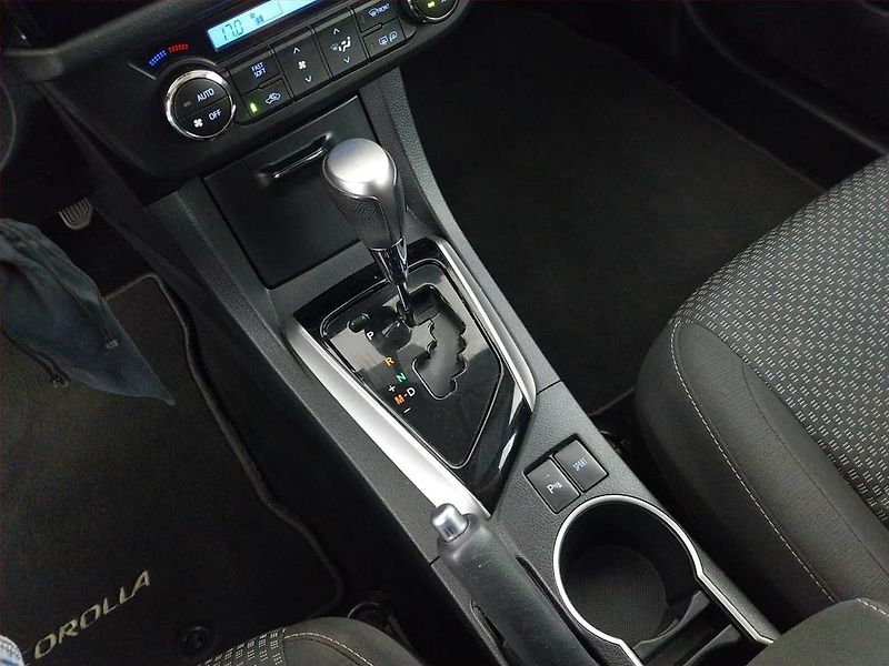 Toyota Corolla (2016) 1.6 Valvematic, Automat - fotka 13 z 18