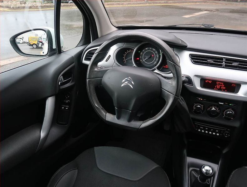 Citroën C3 (2012) 1.4 i, nová STK, jezdí výborně - fotka 7 z 16
