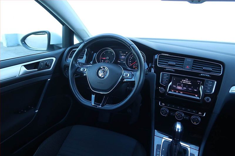 Volkswagen Golf (2014) Comfortline 1.6 TDI, Automat - fotka 7 z 23