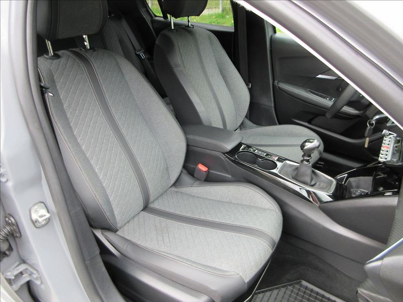 Peugeot 208 1,2 PureTech Allure, LED, Nové - fotka 15 z 29