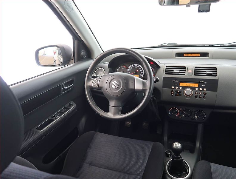 Suzuki Swift (2009) 1.3 i, 4X4, po STK, Tažné - fotka 7 z 16