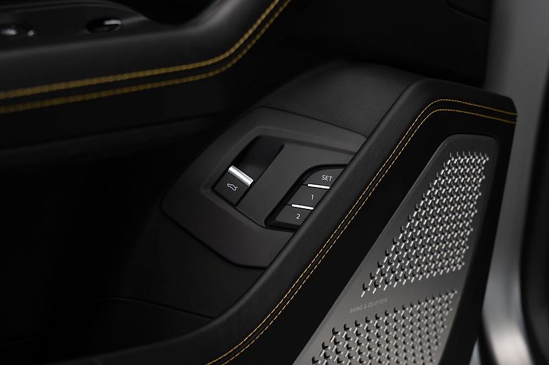 Lamborghini Urus 23/B&O 3D/Pano/Full ADAS/DAB+ - fotka 19 z 24