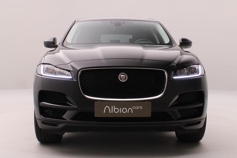 Jaguar F-Pace 25t AWD AUT  - fotka 15 z 38