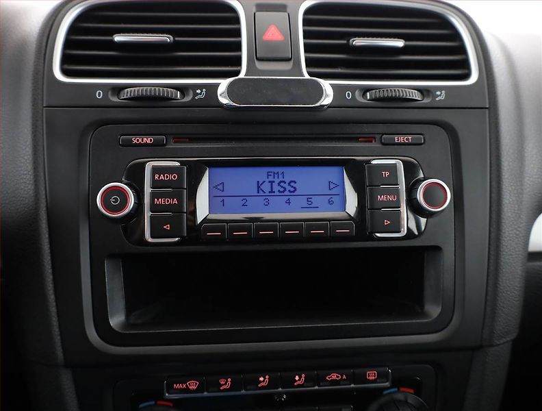 Volkswagen Golf (2010) 1.4 TSI, po STK, dobrý stav - fotka 11 z 16